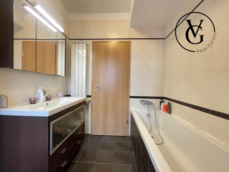 Nordului Apartament cu 5 camere si terasa spatioasa + 2 locuri de parcare