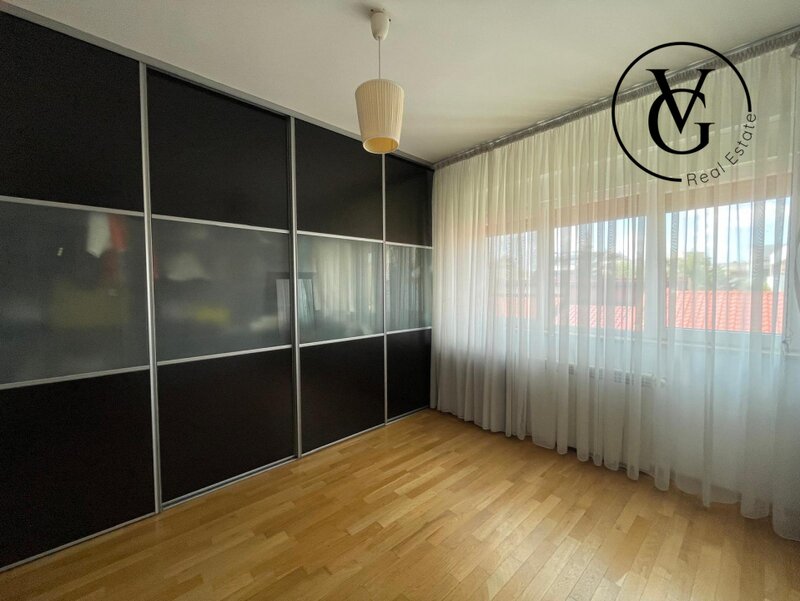 Nordului Apartament cu 5 camere si terasa spatioasa + 2 locuri de parcare